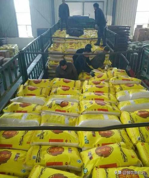 福州大爷大妈购买力爆发，老板无奈：不要互相伤害，不要买这么多