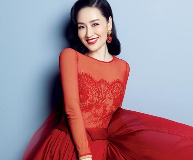 43岁前国足悍将，现为球队副经理，曾交往2名女星，现任貌美如花