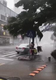 搞笑gif妹子的内心是崩溃的,搞笑gif妹子原来是个逗比