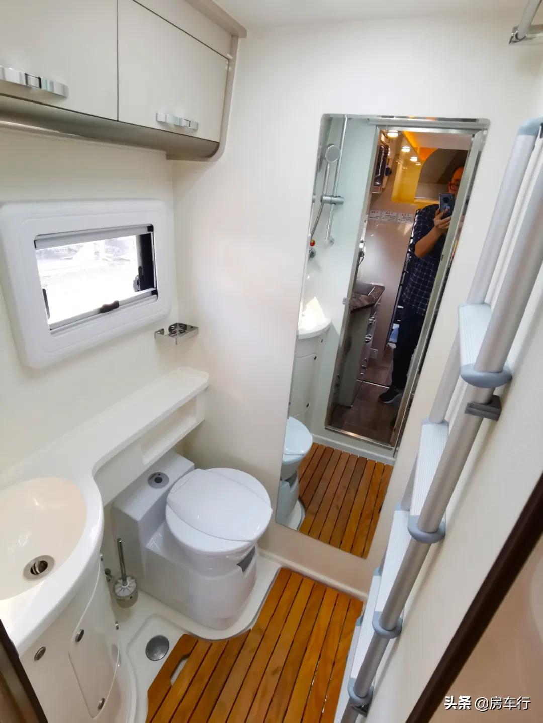 依维柯四驱升顶房车b型房车,依维柯c型房车戈士达房车