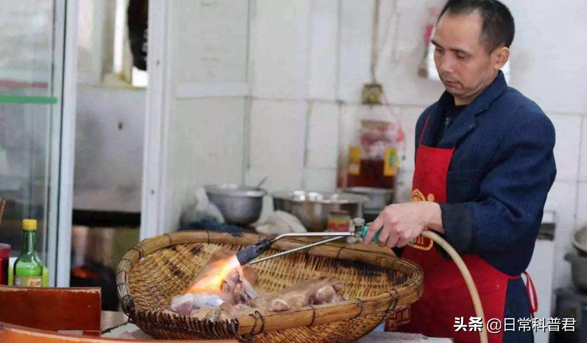 猪肉上的毛有什么办法除去,猪肉里的猪毛怎么处理