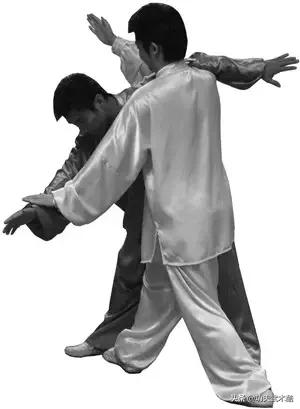 武术中的竞技术「推手」+附练习图