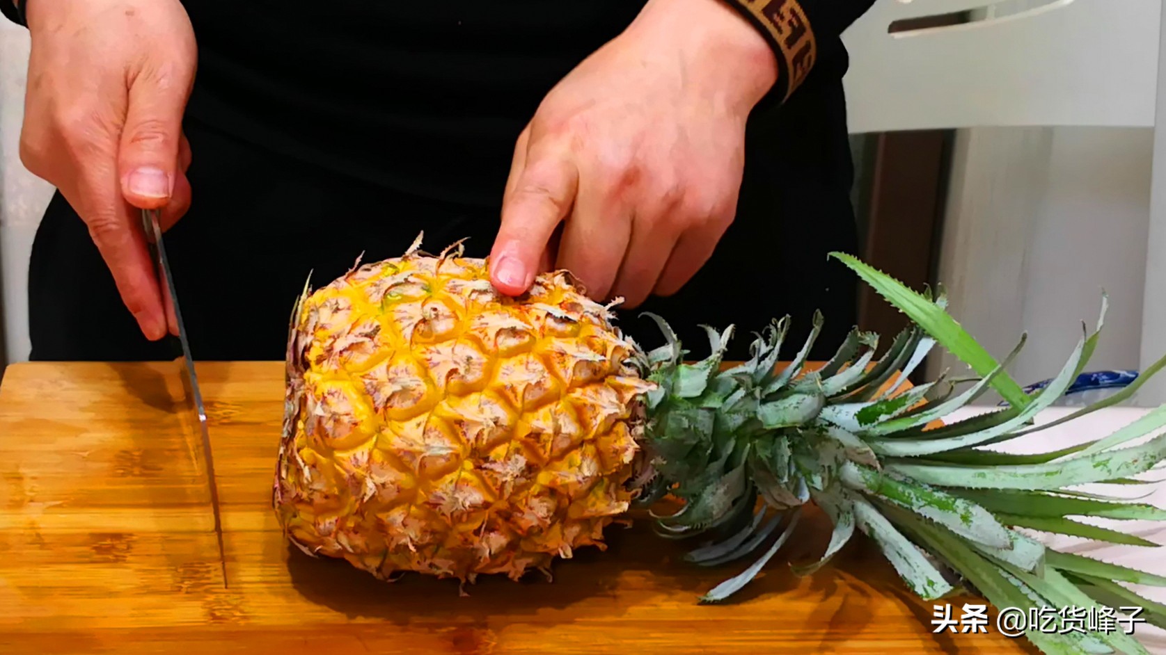 菠萝的削法怎么才更简单,菠萝的正确削法不苦不涩