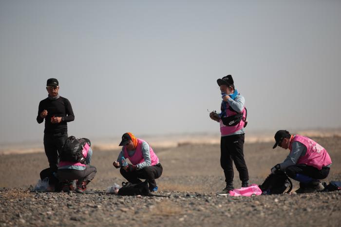 淮南朝阳医院18名医生，两天一夜暴走56公里，平庸的生活中拥抱你