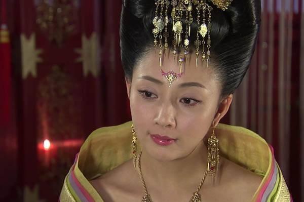 李玄宗为什么抢儿子老婆,唐玄宗抢了杨玉环后李瑁怎么办