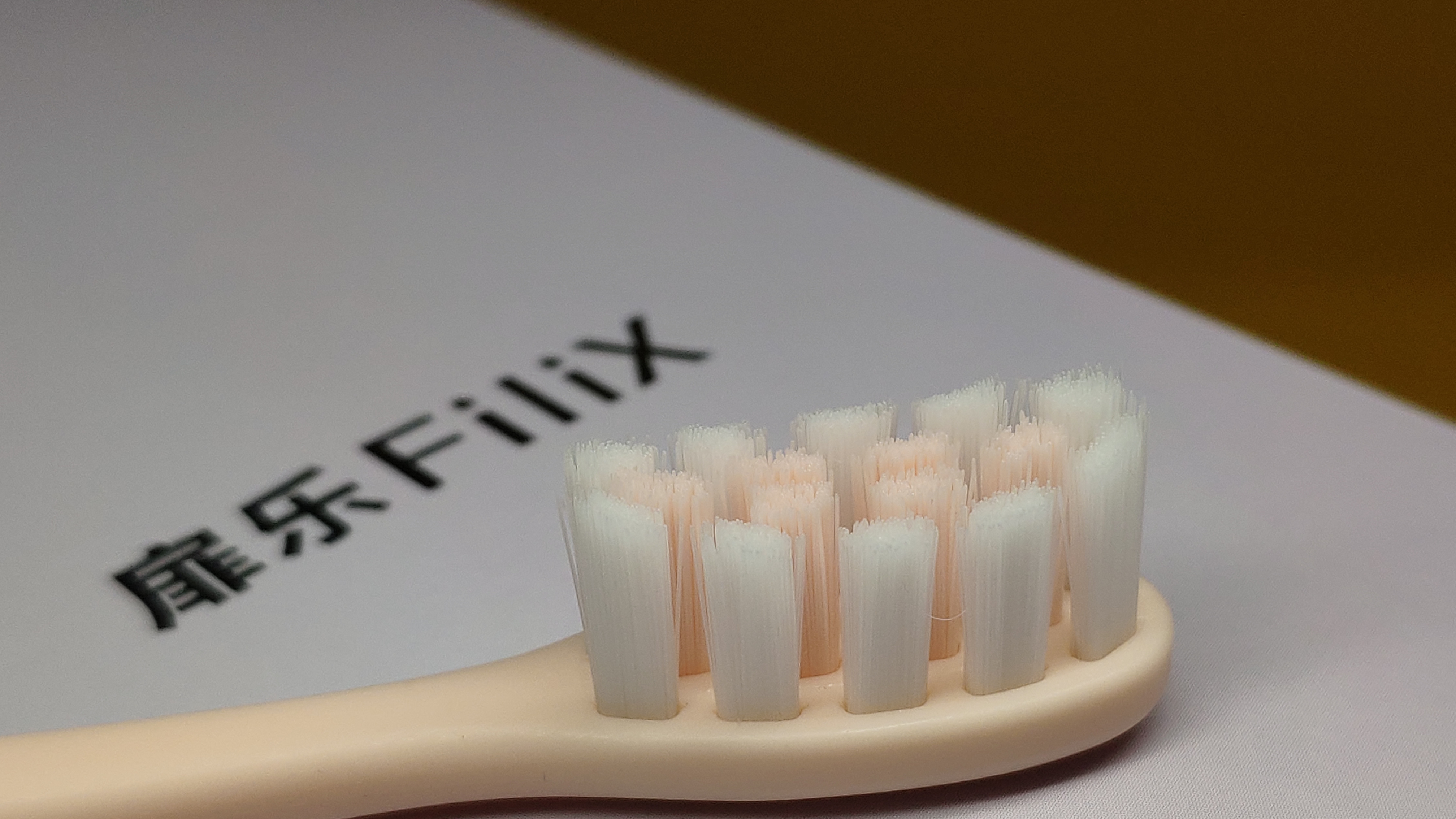 扉乐电动牙刷白色和粉色区别,扉乐电动牙刷不伤牙齿