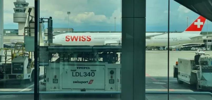 中国留学生“曲线回国”被阻,花费百万却被威胁戴*铐手**押回美国