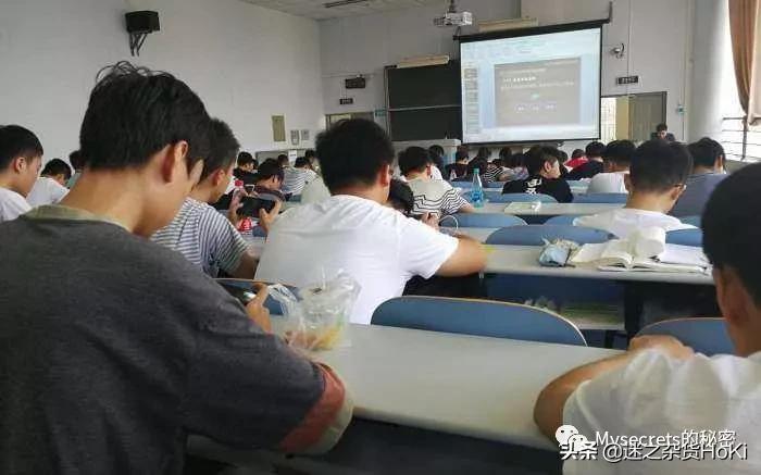 被手机支配的人生感悟,被手机支配一天