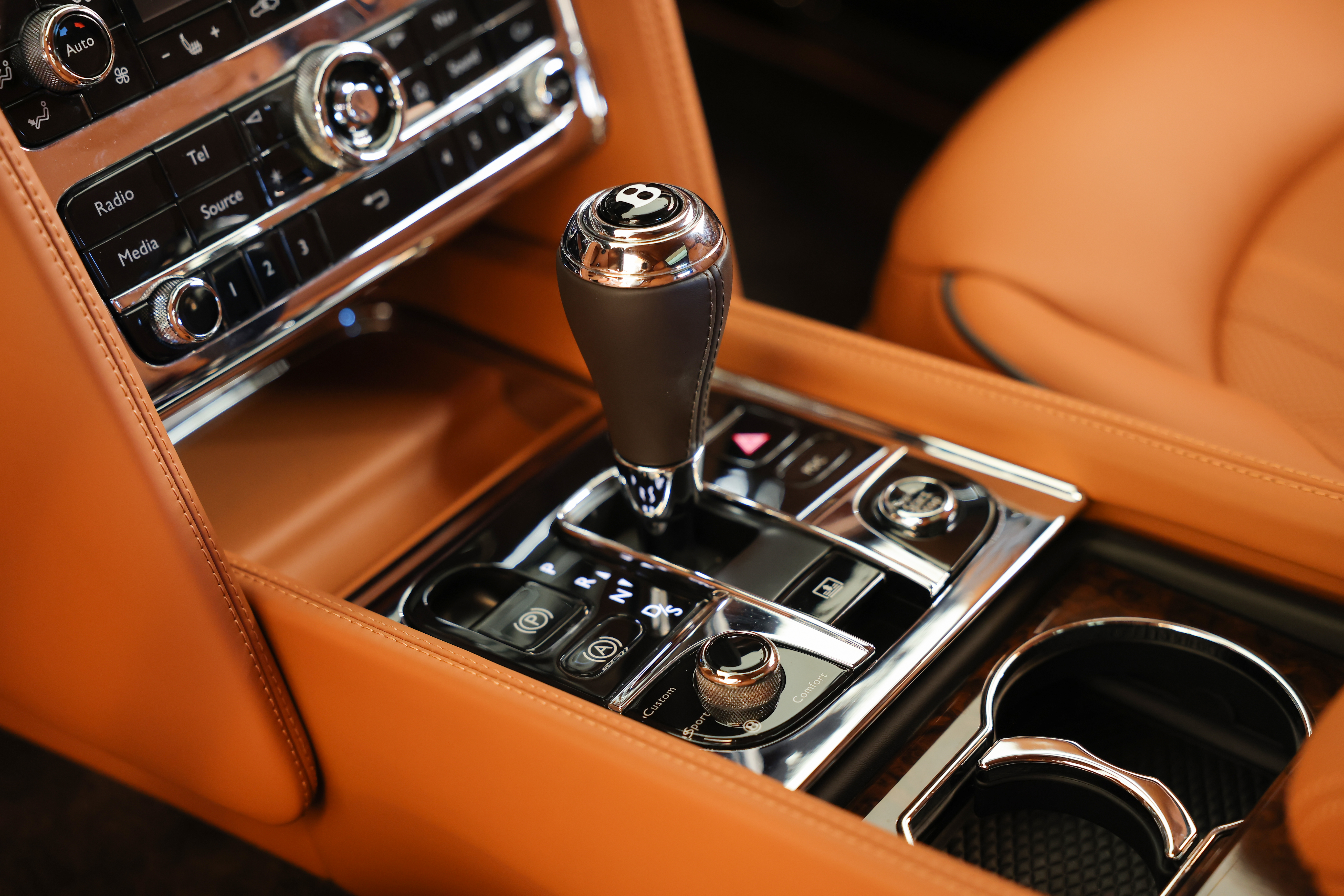 移动的“艺术品”—宾利慕尚