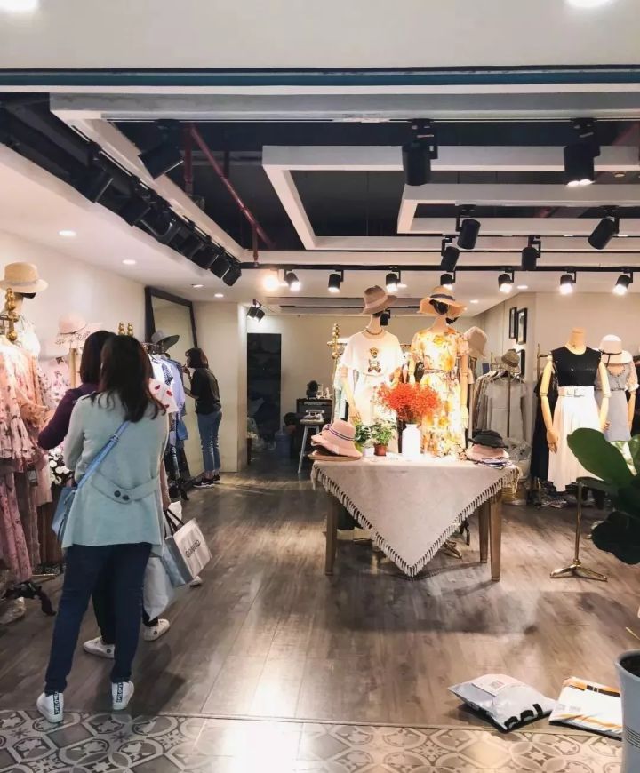 沧州服装批发市场哪个最大和便宜,广州服装服装批发市场