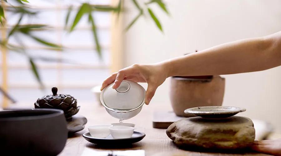 春风三四月，霄坑春茶不负卿