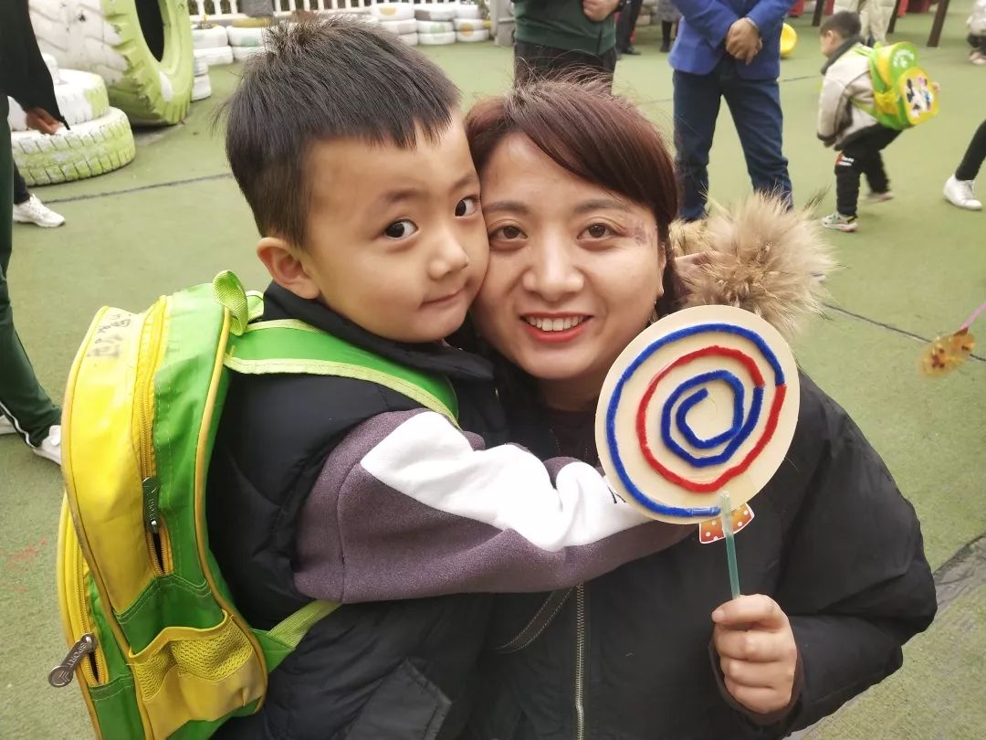 格林童话礼仪幼儿园,幼儿园感恩节特色活动美篇