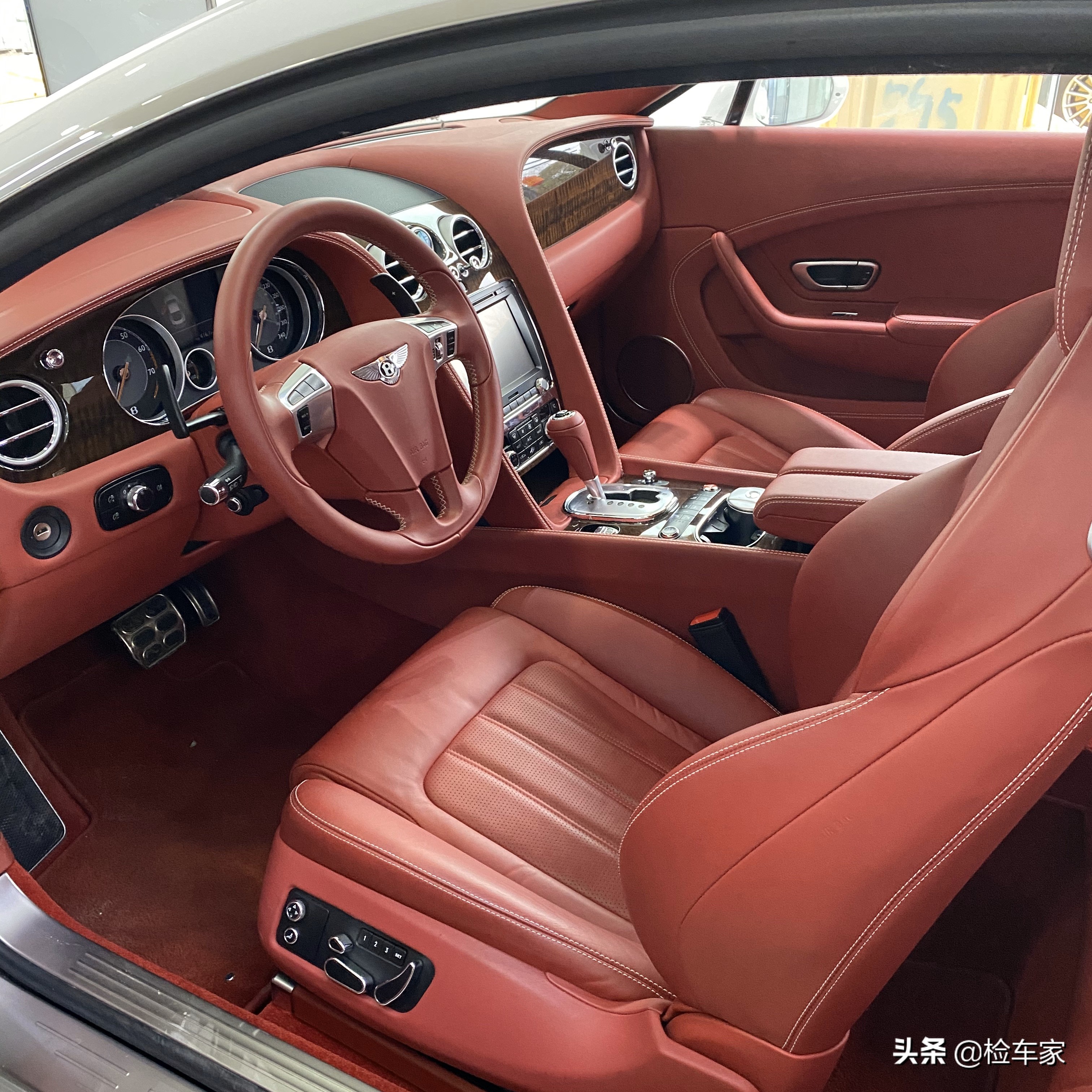 为什么这么多人买宾利飞驰,为什么会有人买二手豪华车