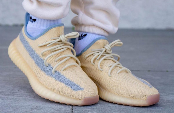 yeezy350v2亚麻色穿搭,yeezy350v2鞋型不一样