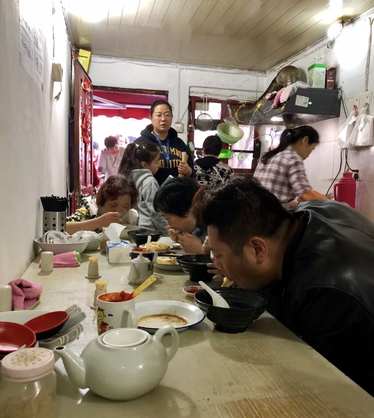 这家深藏杨浦老弄堂的锅贴馆,这家百年老店竟然藏在上海郊区