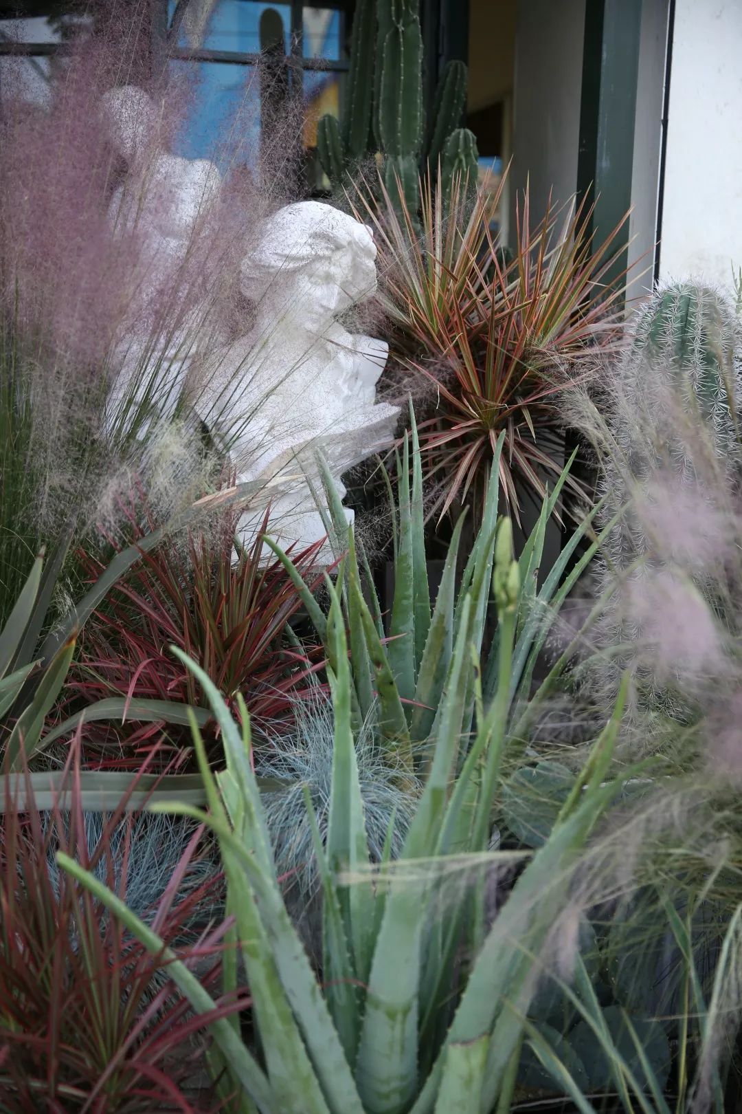 爆改废弃工厂，看三个姑娘如何施展植物魔法