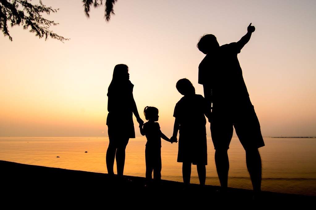 我们与父母产生代沟的直接原因,父母和孩子的代沟作文