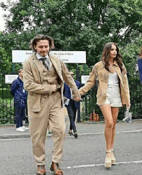 贝克汉姆大儿子驼背图片,贝克汉姆大儿子布鲁克林驼背