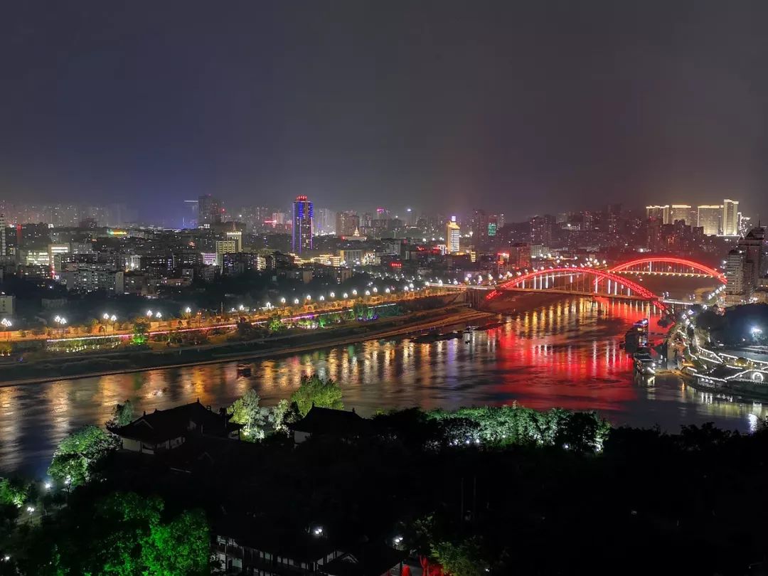 坐上高铁去旅游沿线美食尝个遍,云贵川渝高铁环线