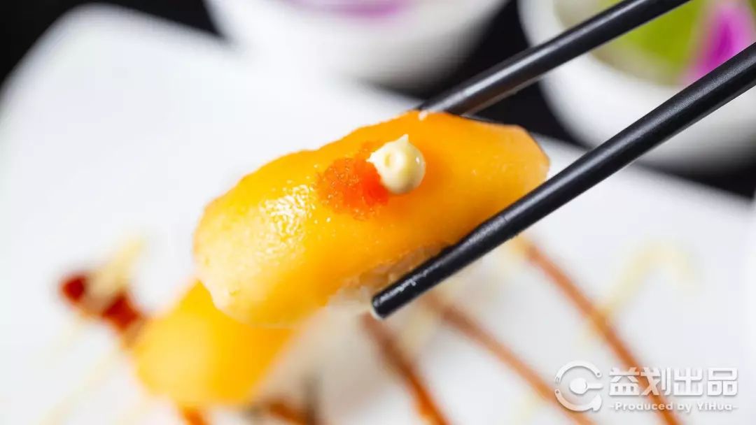 满满一大桌海鲜只要288元,满满一大碗16元吃到饱