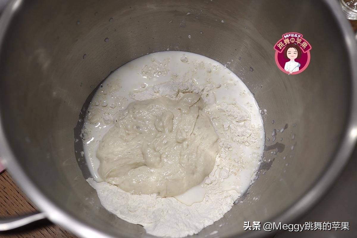 面包到底怎么做才能松软拉丝,面包拉丝最简单的方法