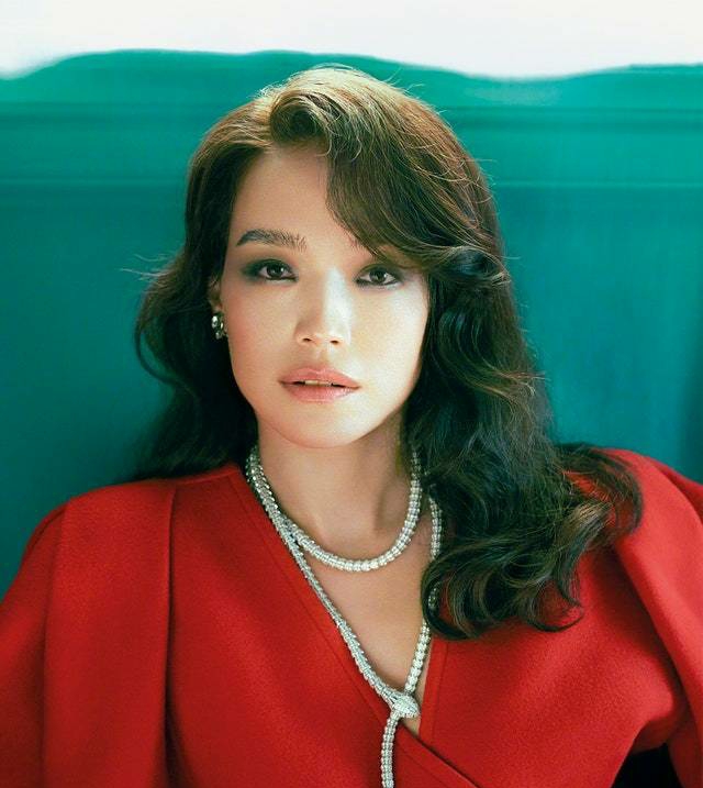 舒淇深v鲜艳华丽礼服,舒淇露腰白裙