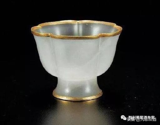 那个带唇印的红酒杯是什么杯?看完你就是朋友圈最懂葡萄酒杯的人