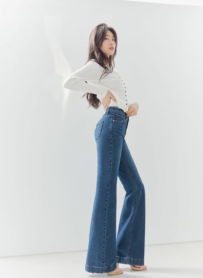 裴秀智穿粉色碎花裙图片,裴秀智黑色破洞牛仔裤