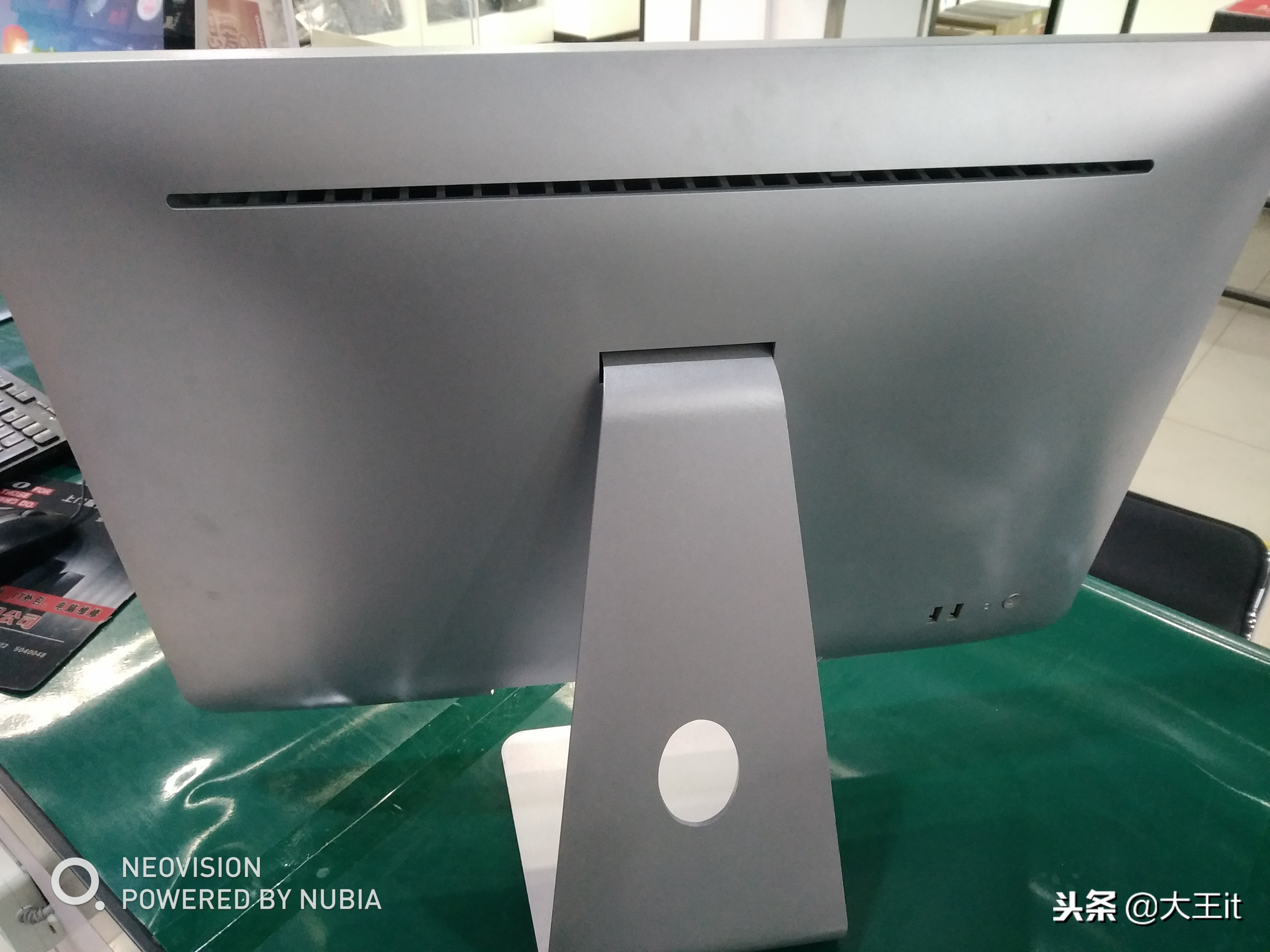 网上899买的苹果电脑被骗，鲁大师跑居然9W多分，全是山寨配件