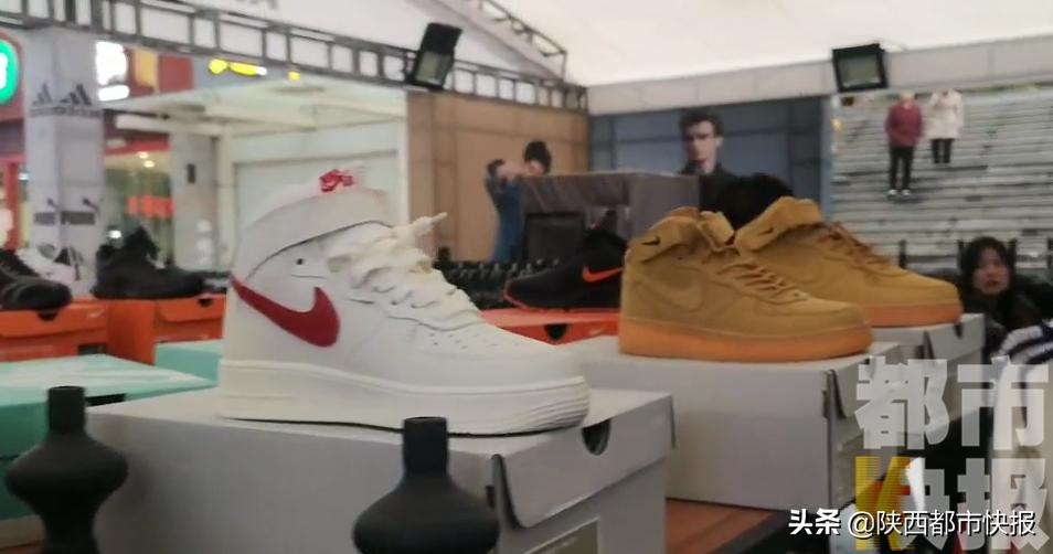 运动品牌“特卖会”再现西安街头工商执法人员现场查扣