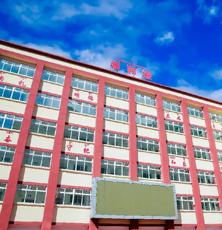 崇和育美，爱满康定|康定市巨海赖俊臻希望小学成功剪彩