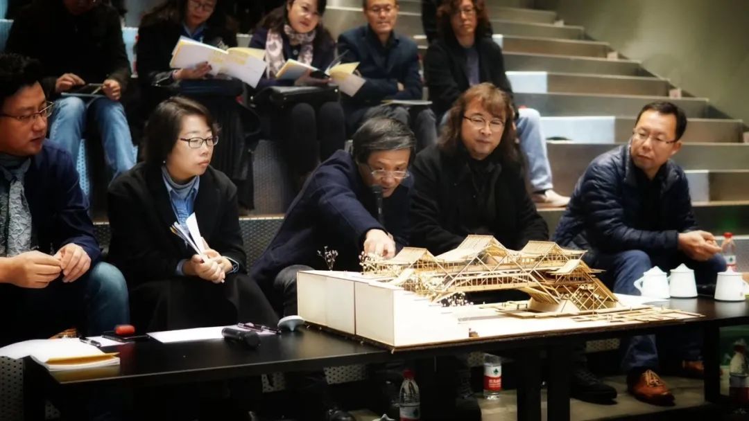 他用一座编织而成的工艺馆获得了基准杯二等奖