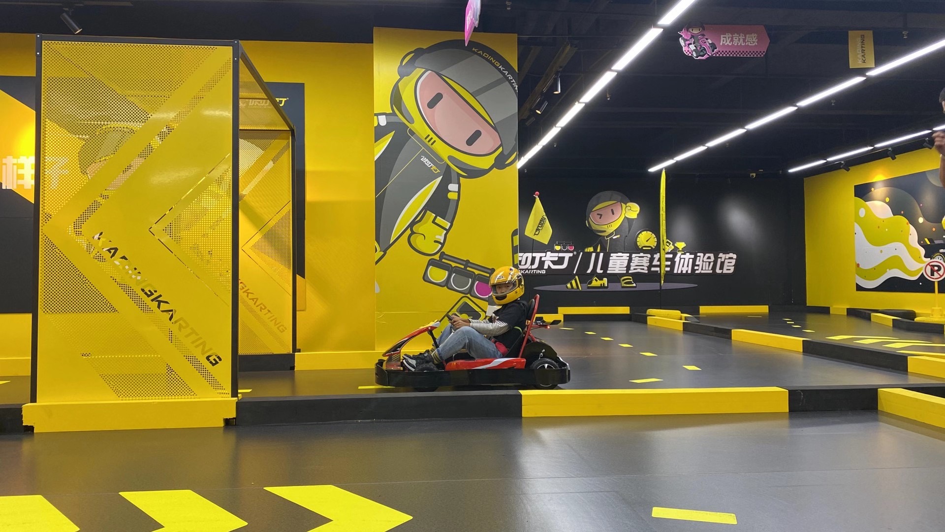 室内卡丁车游乐场加盟投资多少钱,开一家儿童卡丁车馆需要多少钱