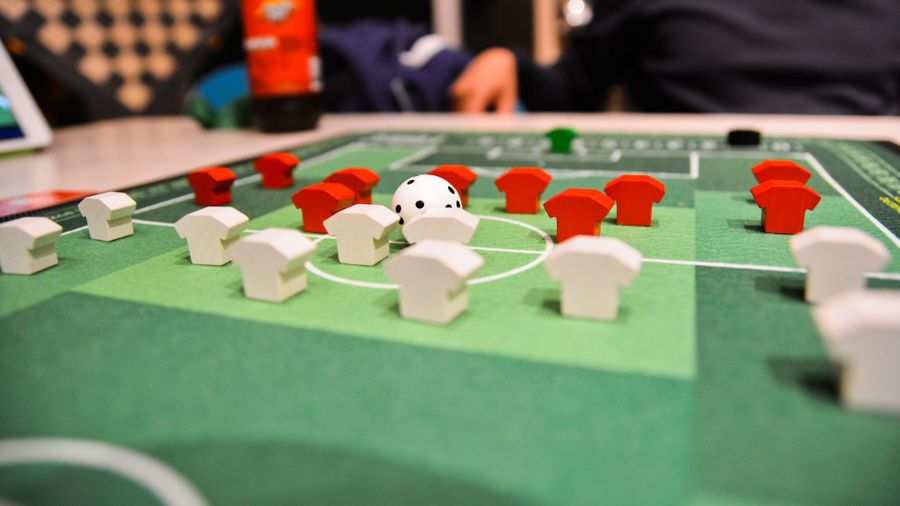 欧洲冠军联赛激战正酣,欧洲杯赛程精彩对决点燃球迷热情