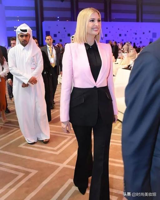 伊万卡百褶裙图片,伊万卡身穿天价连衣裙贵妇风十足