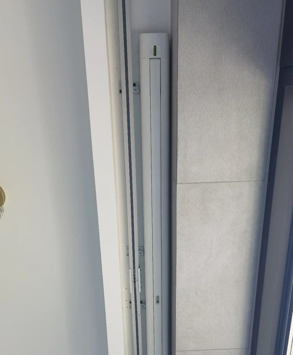 只有一个阳台又如何，学他晾衣杆装窗帘盒里，分分钟拯救室内颜值