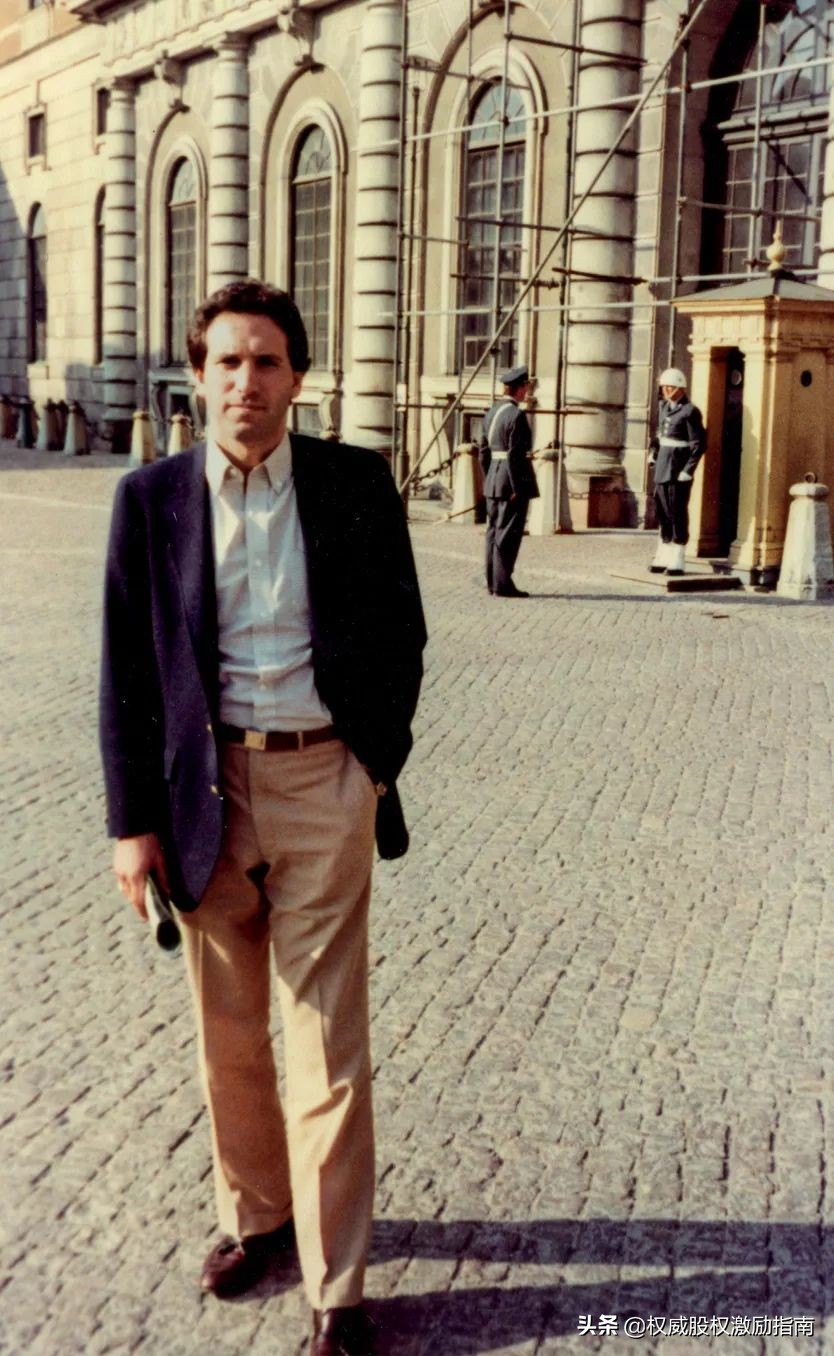 星巴克创始人的艰难时刻,星巴克创始人传奇