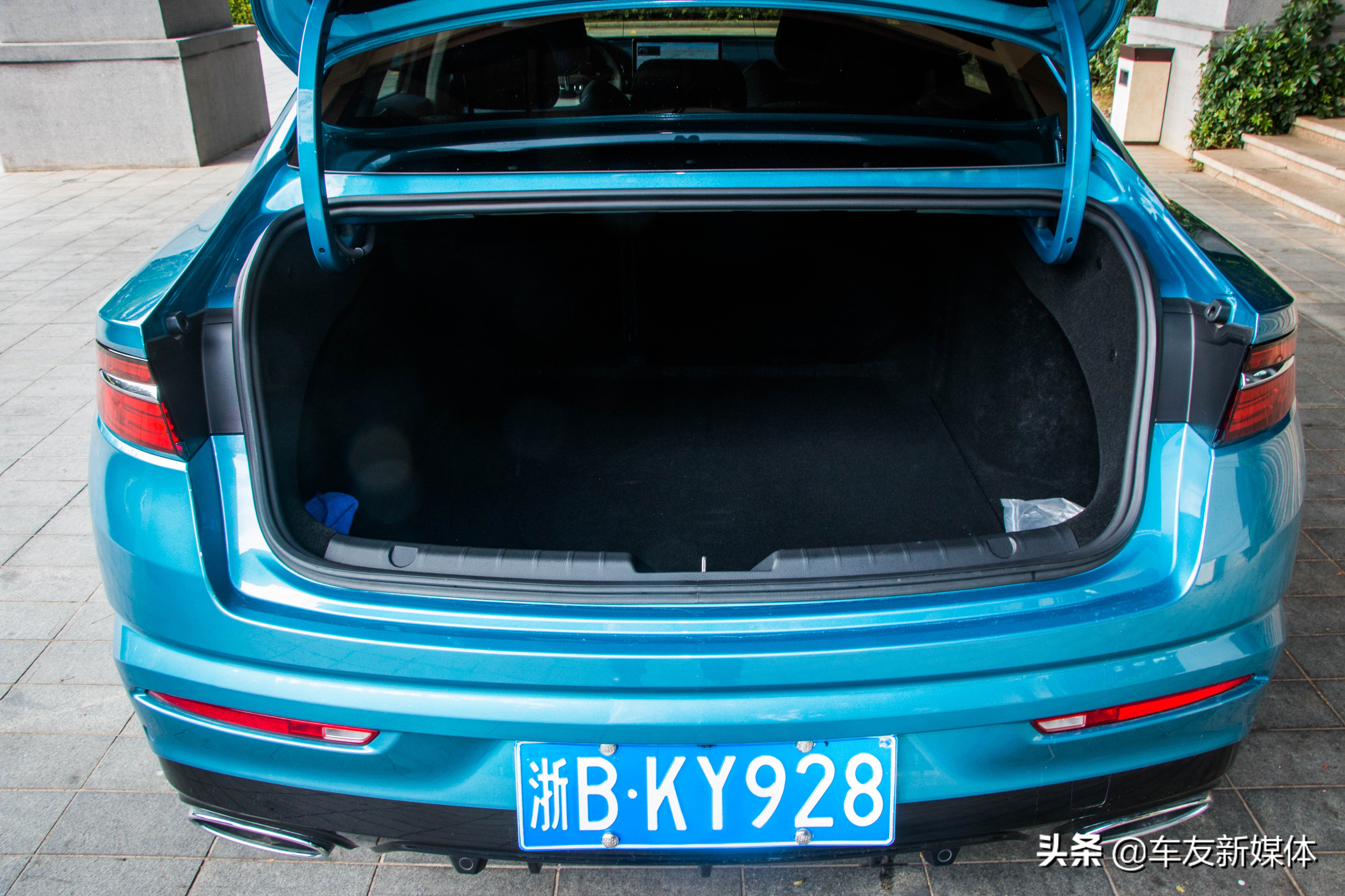 吉利星瑞时空皓月试驾第一视角,颜值才华全都要深度试驾吉利星锐