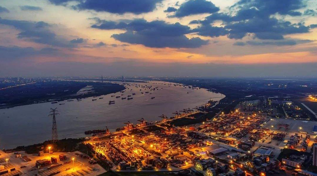 千年宝剑越王勾践剑出土视频,越王勾践剑历经千年仍寒光逼人