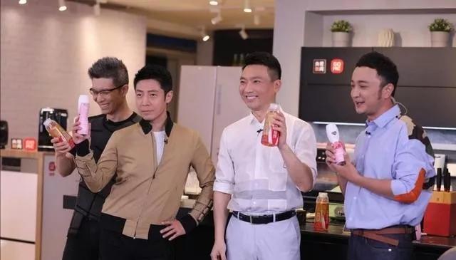 康辉回到新闻联播完整,康辉重上新闻联播