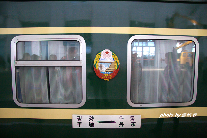 中朝之间的国际列车，朝鲜倒爷的致富之路，朝鲜列车员姑娘带货忙