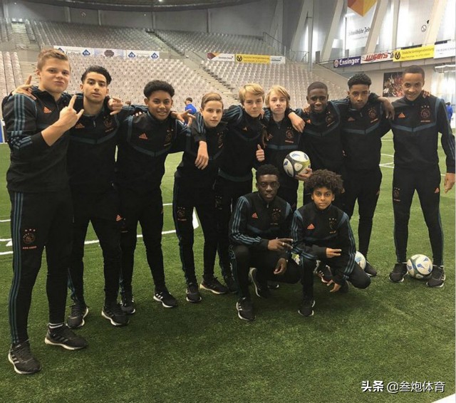 闃胯淳鍏嬫柉u12棰犵悆,瓒崇悆闈掕涔嬮樋璐惧厠鏂痷13