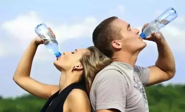 野外生存小技巧怎么过滤水,野外生存取水的正确方法