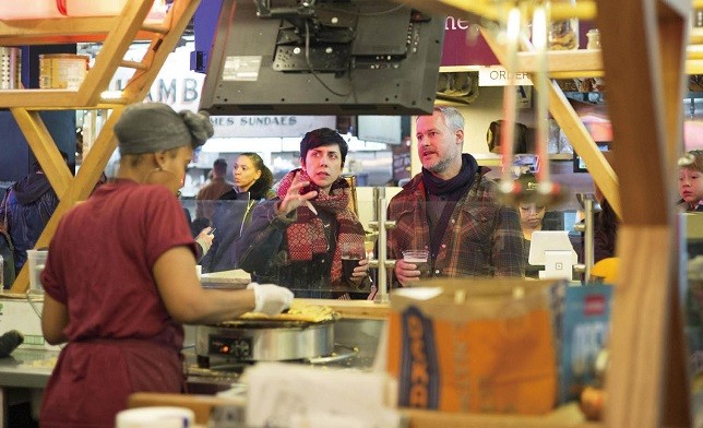 外国人看中国厨师炒锅,老外用不锈钢炒锅