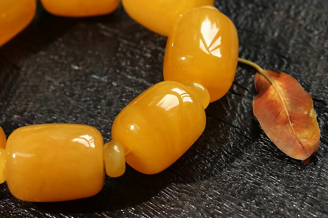 文玩蜜蜡鉴别方法,蜜蜡鉴别真假方法大揭秘