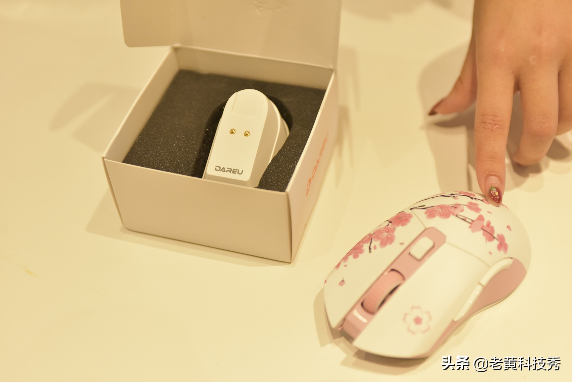 软妹用的鼠标什么样:达尔优EM901轻量化首测,感受樱花的轻盈