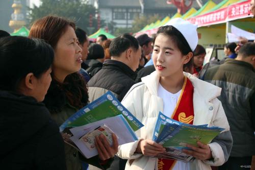 在校大学生考公务员有哪些途径,大学生考公务员哪些单位值得参考
