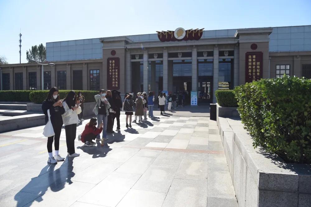 来古都长安感受历史文化,领略千年红山文化