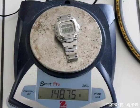 上世纪末经典硬*风汉**格：casiomrg-110方型钢铁侠