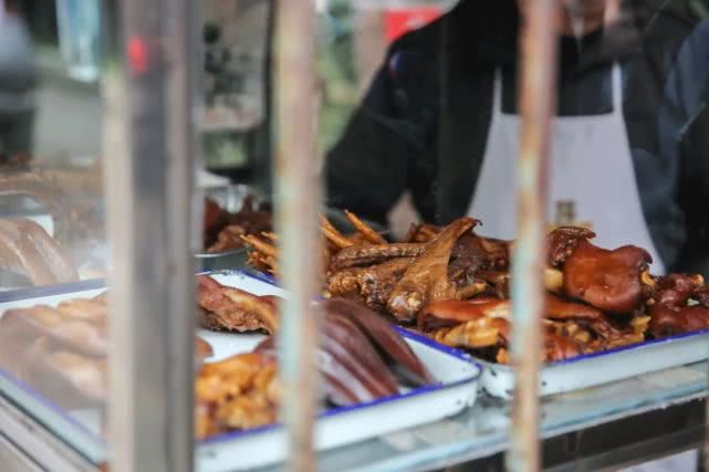 都说卤菜市场能赚钱，作为新人，开一家卤菜店需要注意哪些问题？